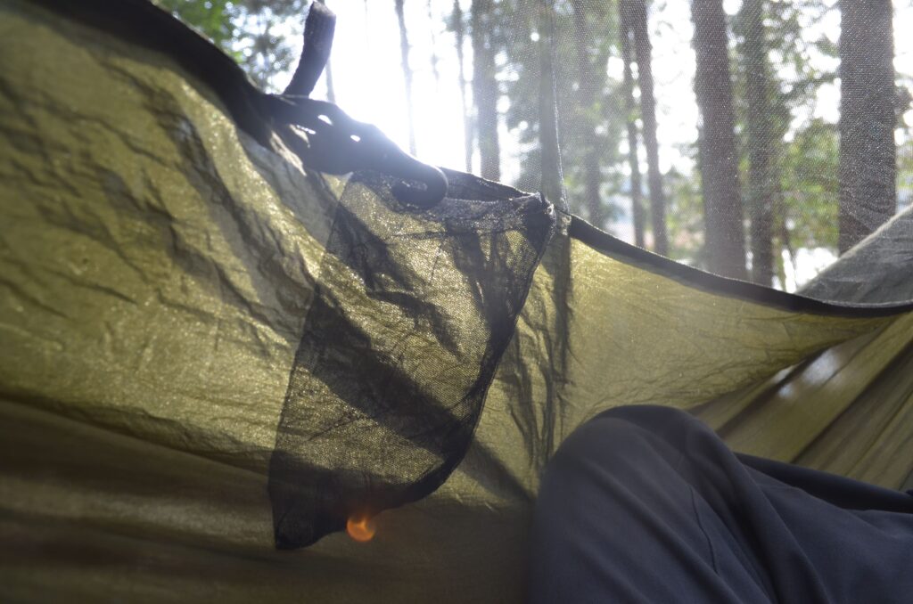 レビュー】「Lenzai 蚊帳付きハンモック」amazonの激安ハンモックはキャンプで使える？ | ChillOutdoors-チルアウトドアズ-